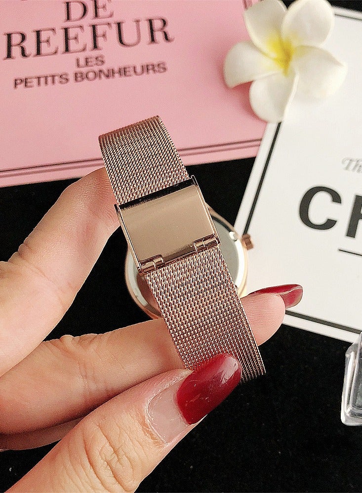 كوتش اوت ليت ساعة COACH Fashion للسيدات مع سوار شبكي ذهبي وردي وإطار كريستالي متلألئ - Image 2